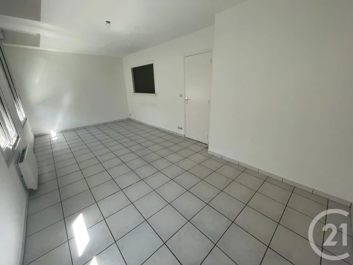 Voir la photo 1/8 du type apartment à Châlons-en-Champagne