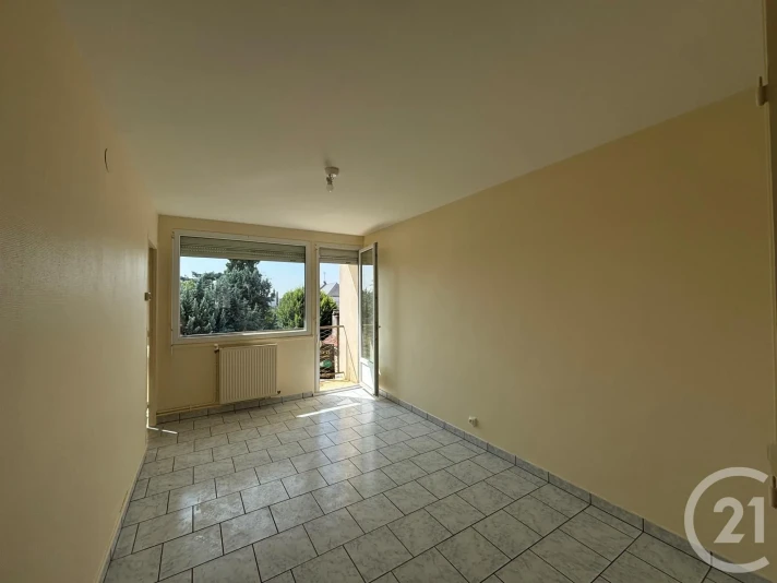 Voir la photo 1/8 du type apartment à Chartres