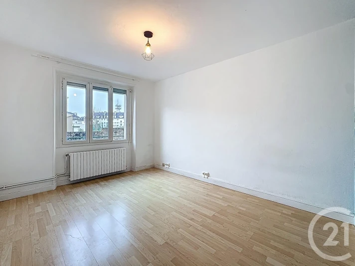 Voir la photo 1/10 du type apartment à Brest