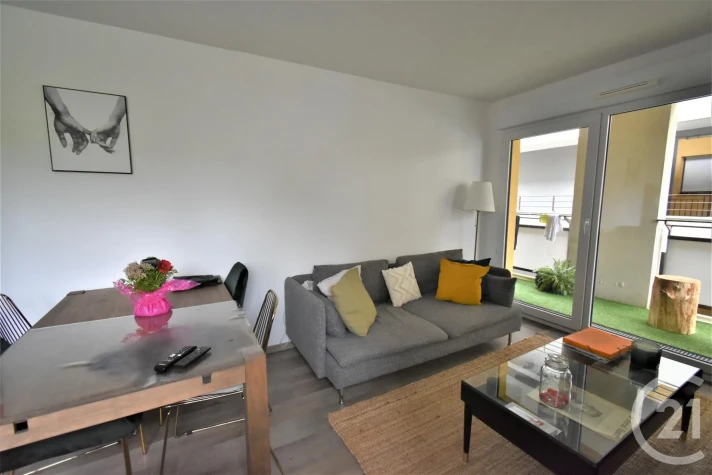 Voir la photo 1/7 du type apartment à Changé
