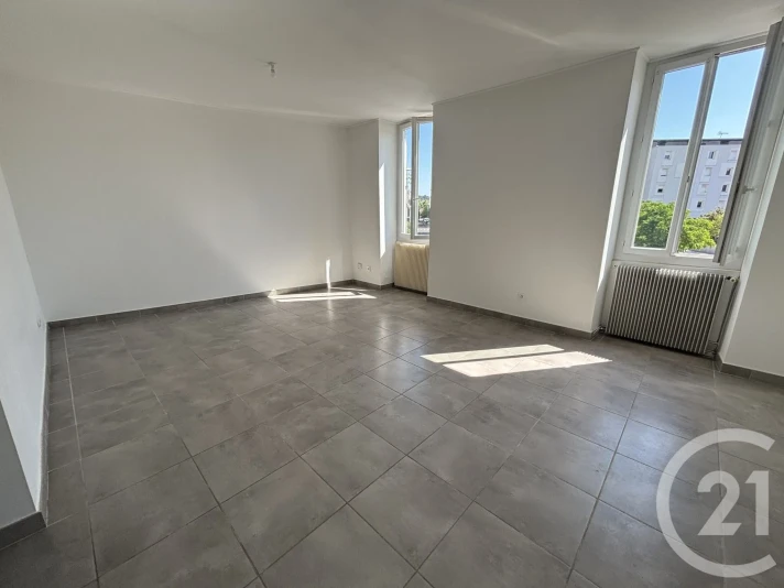 Voir la photo 1/8 du type apartment à Nîmes