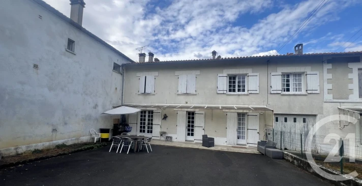 Voir la photo 1/8 du type house à Angoulême